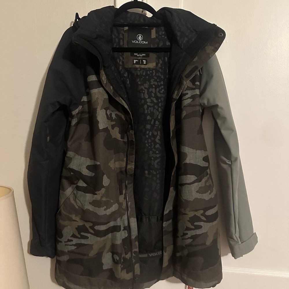 Volcom Black and Green Snow Jacket